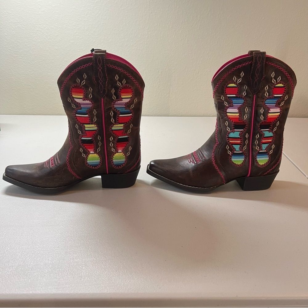 Ariat NWT Kids Boot Desert Diva size 4.